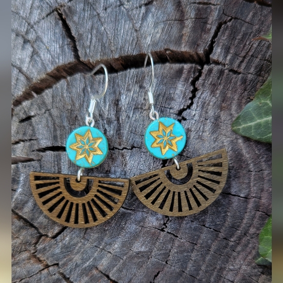 Wooden Fan Shaped And Star Earrings Dangle - Picture 1 of 6